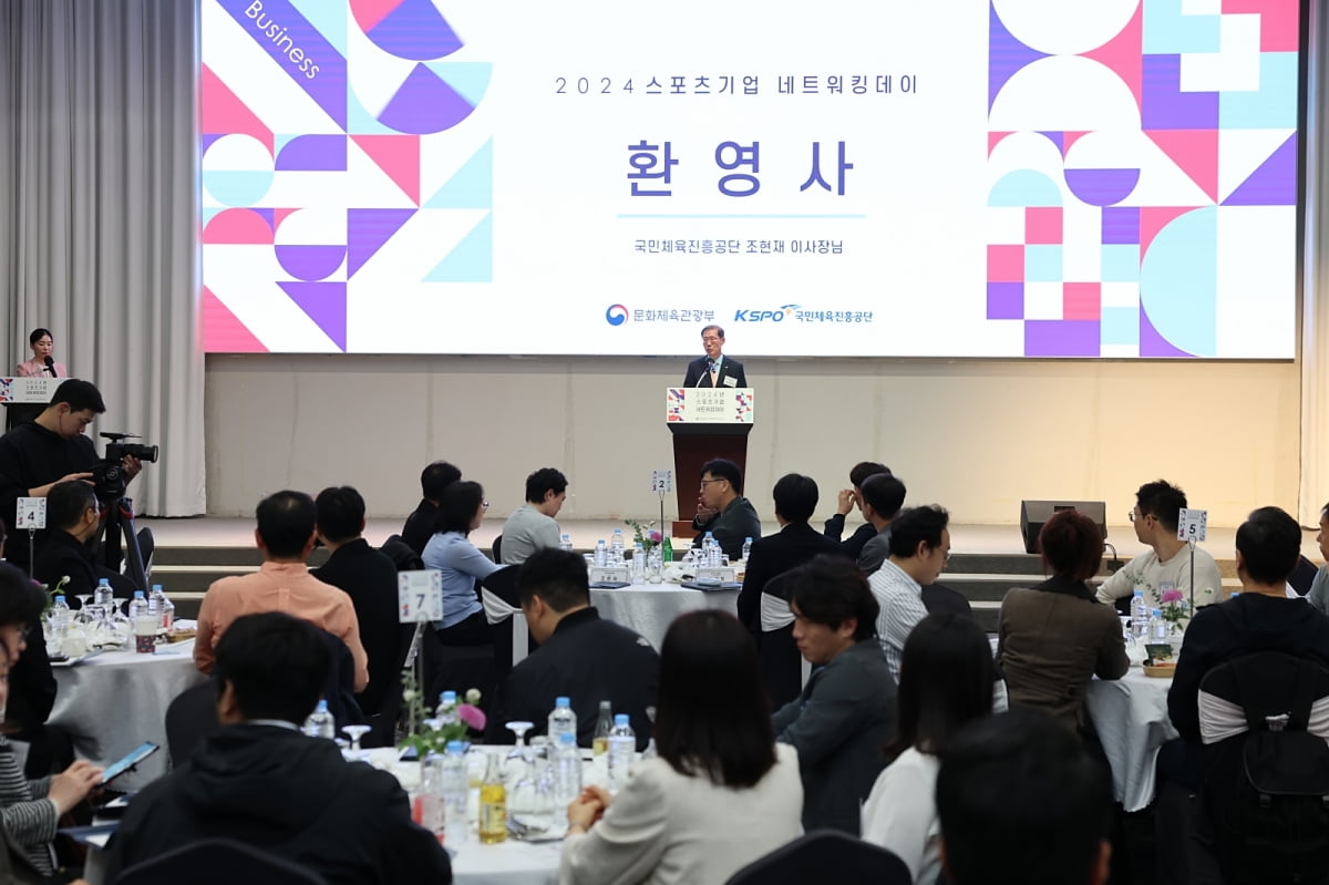 每体：遭绝杀后巴萨更衣室内精神低迷，弗里克都无法提振士气