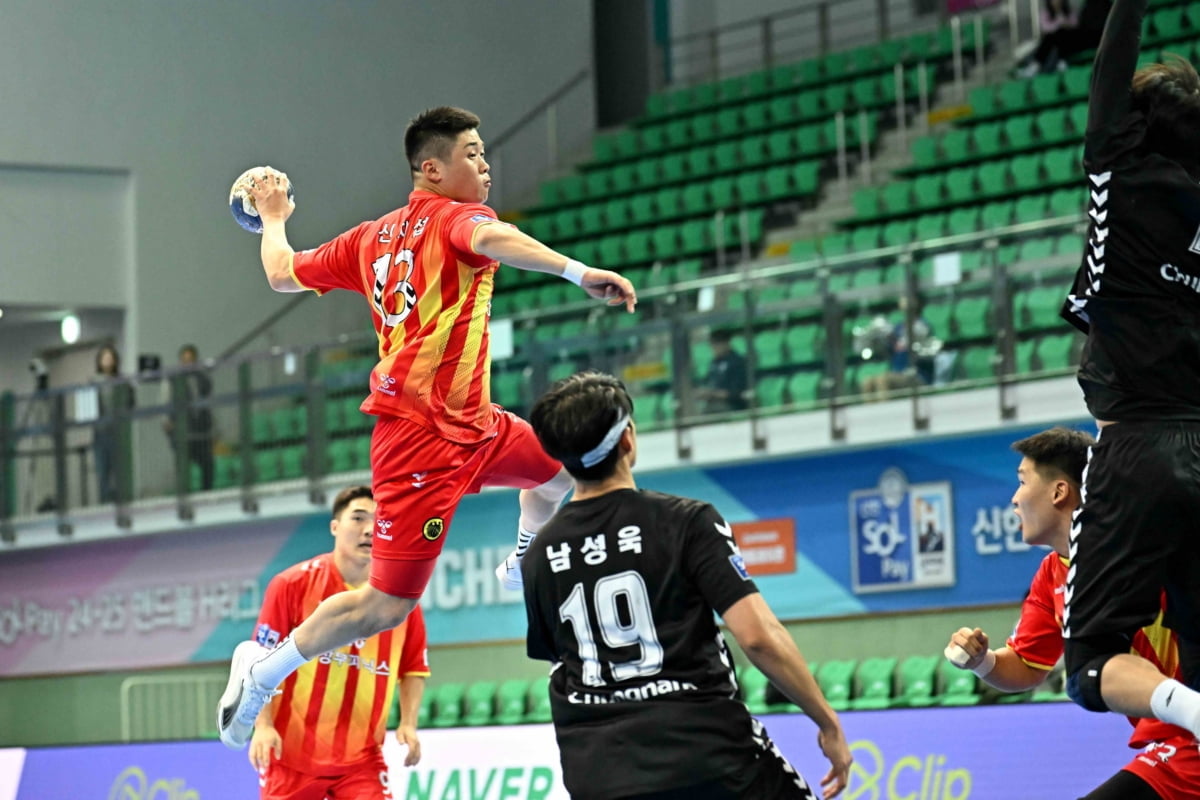 独行侠第三节强势轰出13-0 将分差扩大至20分以上