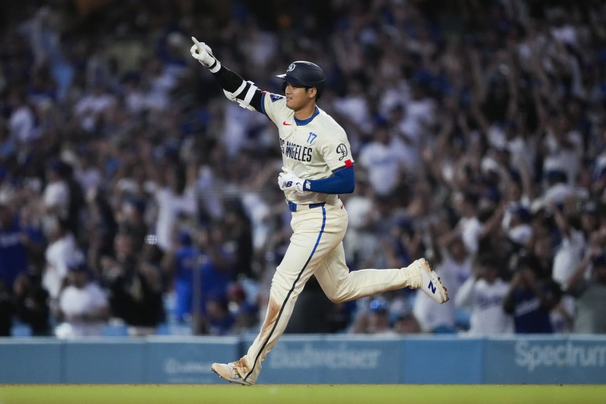 奥尼尔评历史最佳阵容 并称乔丹为GOAT