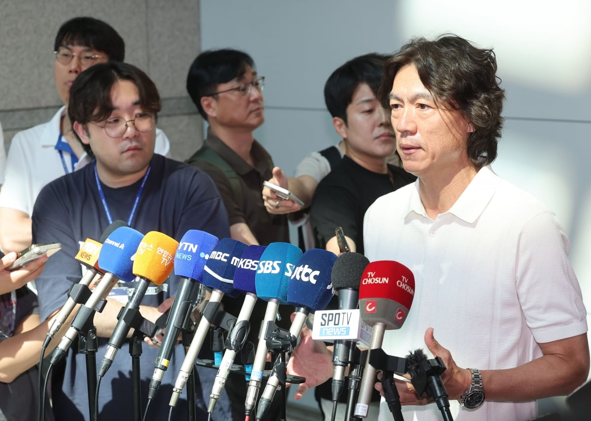 曼晚：超级计算机预测 若滕哈赫留队曼联最终将排英超第7