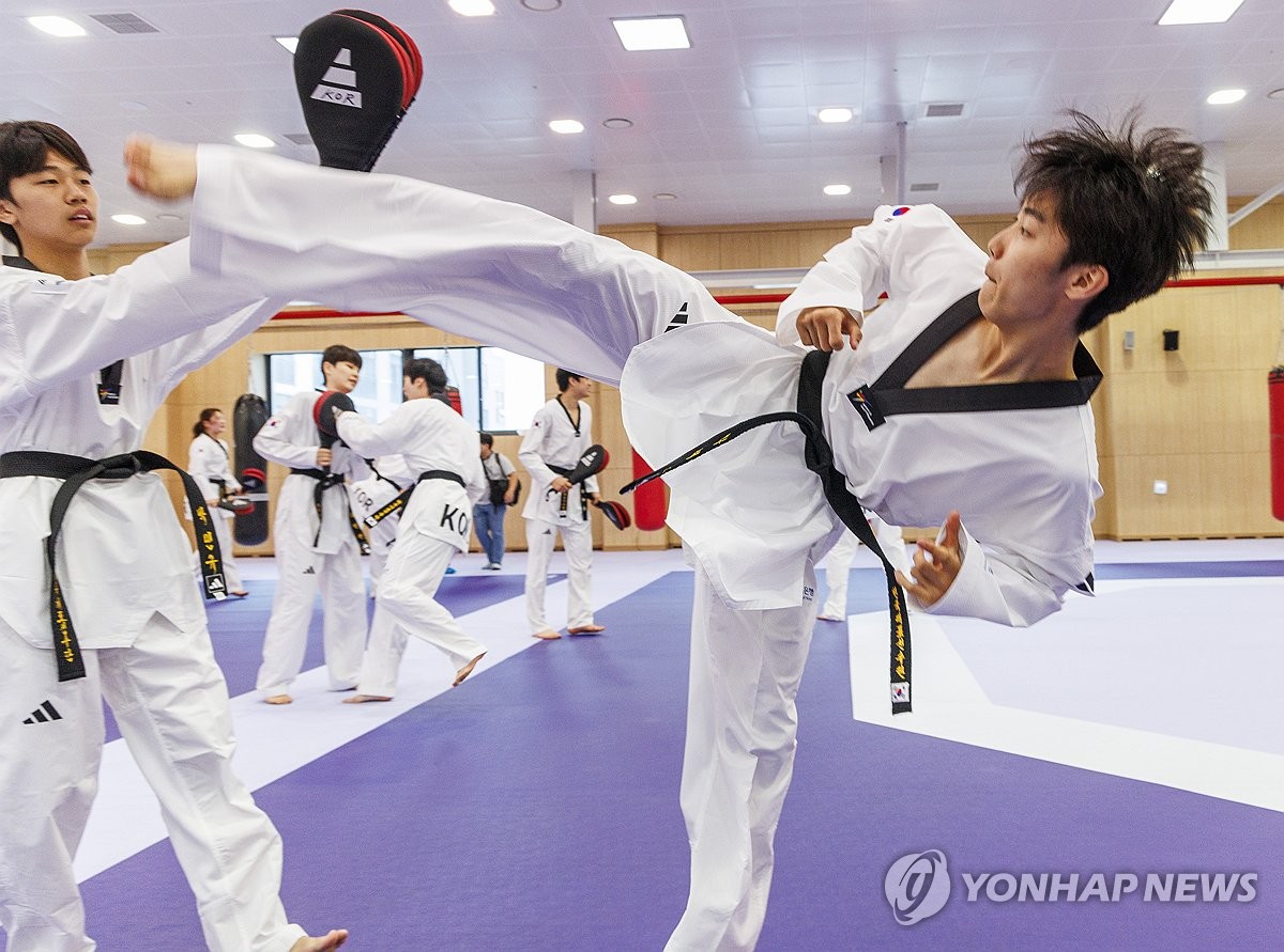 今日老鹰VS尼克斯：特雷-杨可以出战 亨特确认缺席