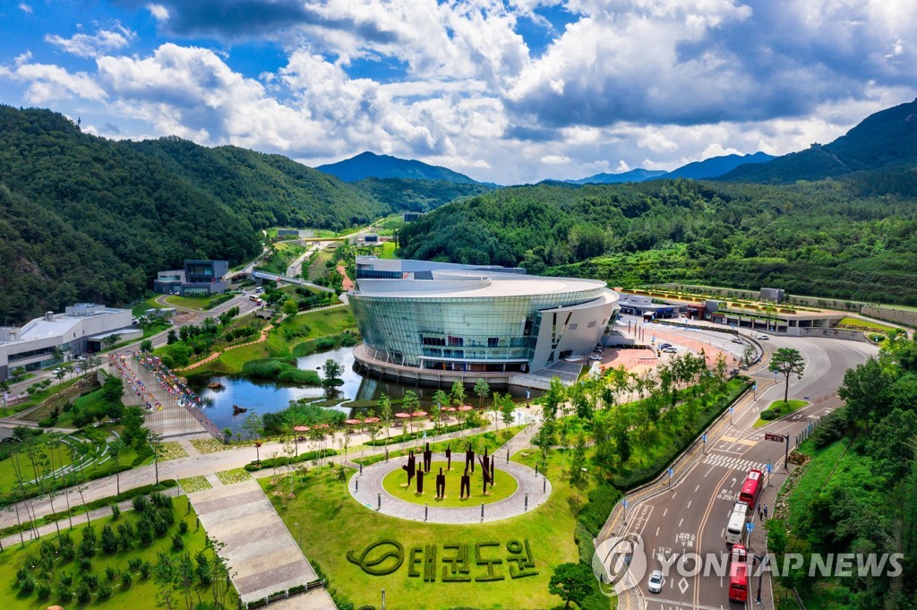 勇士vs国王前瞻：德罗赞有望首秀 国王三巨头能否联手击败勇士？
