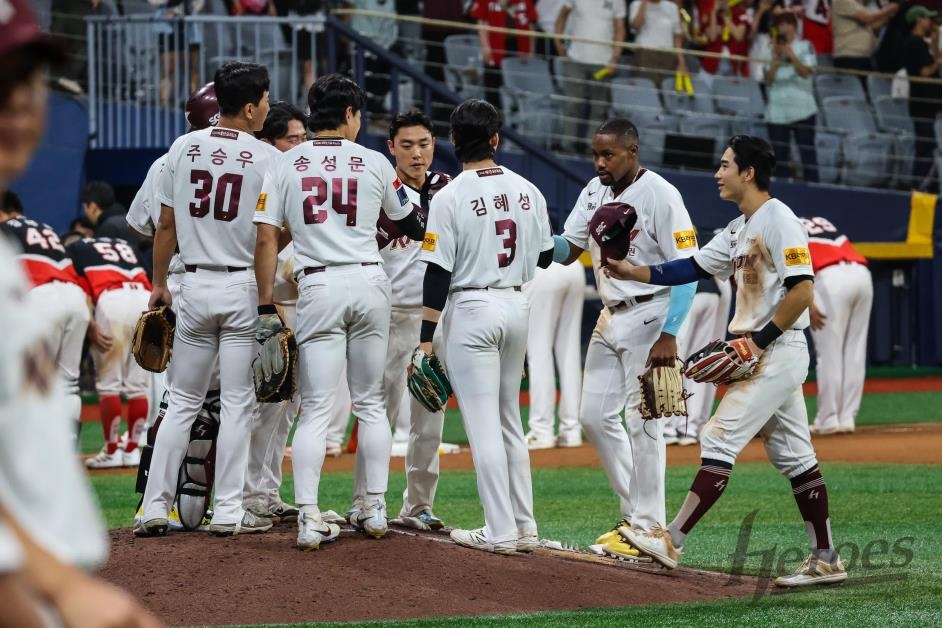 伊迪左脚踝扭伤目前已返回更衣室 本场比赛回归成疑